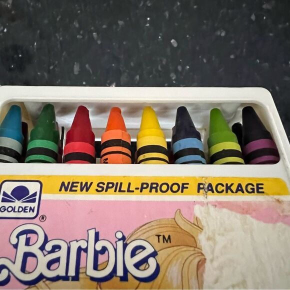 Barbie Doll Crayons 1989
Mattel With Case Built-in
Sharpener Golden 16 NEW - Picture 2 of 11